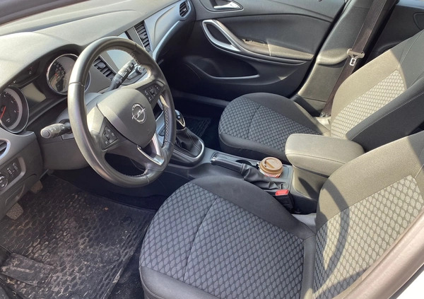 Opel Astra cena 27000 przebieg: 122500, rok produkcji 2019 z Łazy małe 154